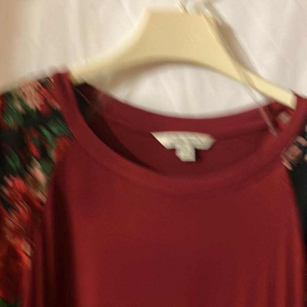 Beautiful top with 3/4 black and red bell sleeve